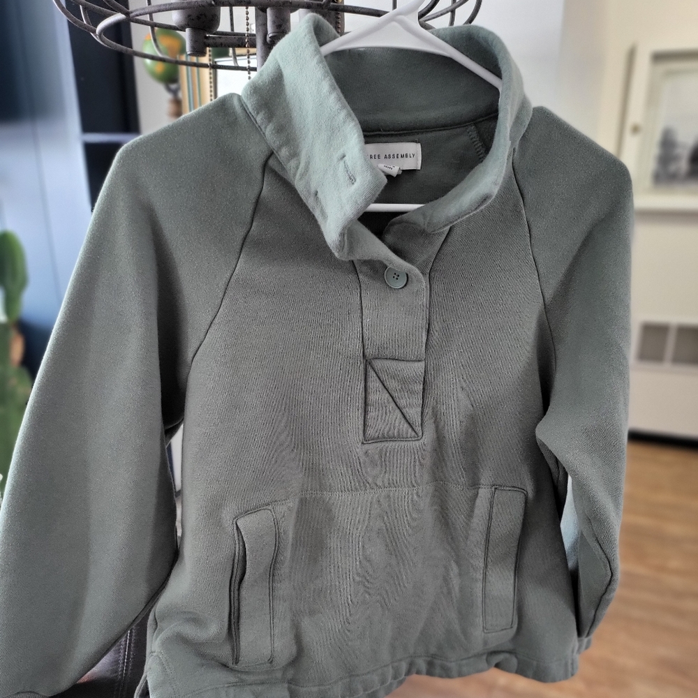 Sweatshirt
